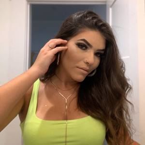 Meet your Posher, Carla